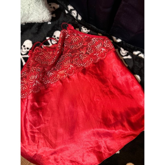 Red Lace Cami - Picture 4 of 4